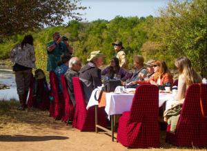 mara-safari-bush-lunch